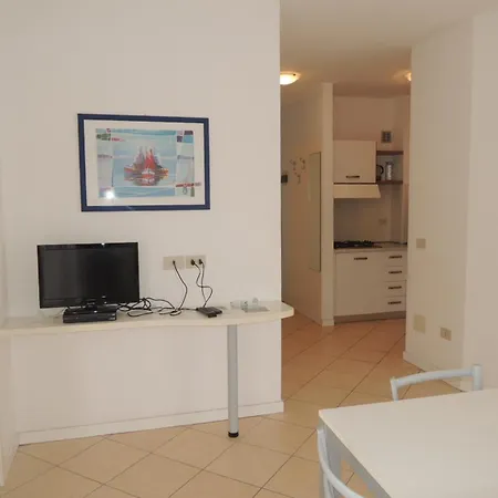 Bianco E Nero * لينانو سابيادورو